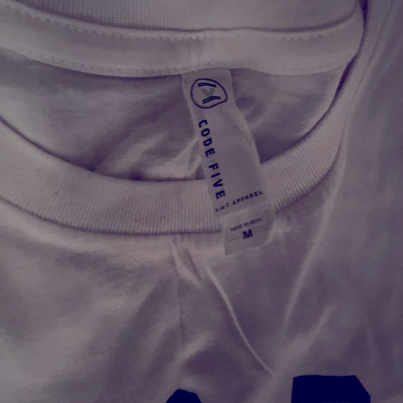 T-shirt size Medium. - Picture 2 of 3